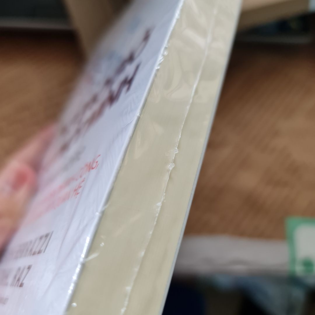 Sách mới, không bị móp méo, nói chung là tốt. mình thích sách nên cảm giác rước một em mới về nó rất là đã kkkk, muốn tìm hiểu nhiều hơn nữa