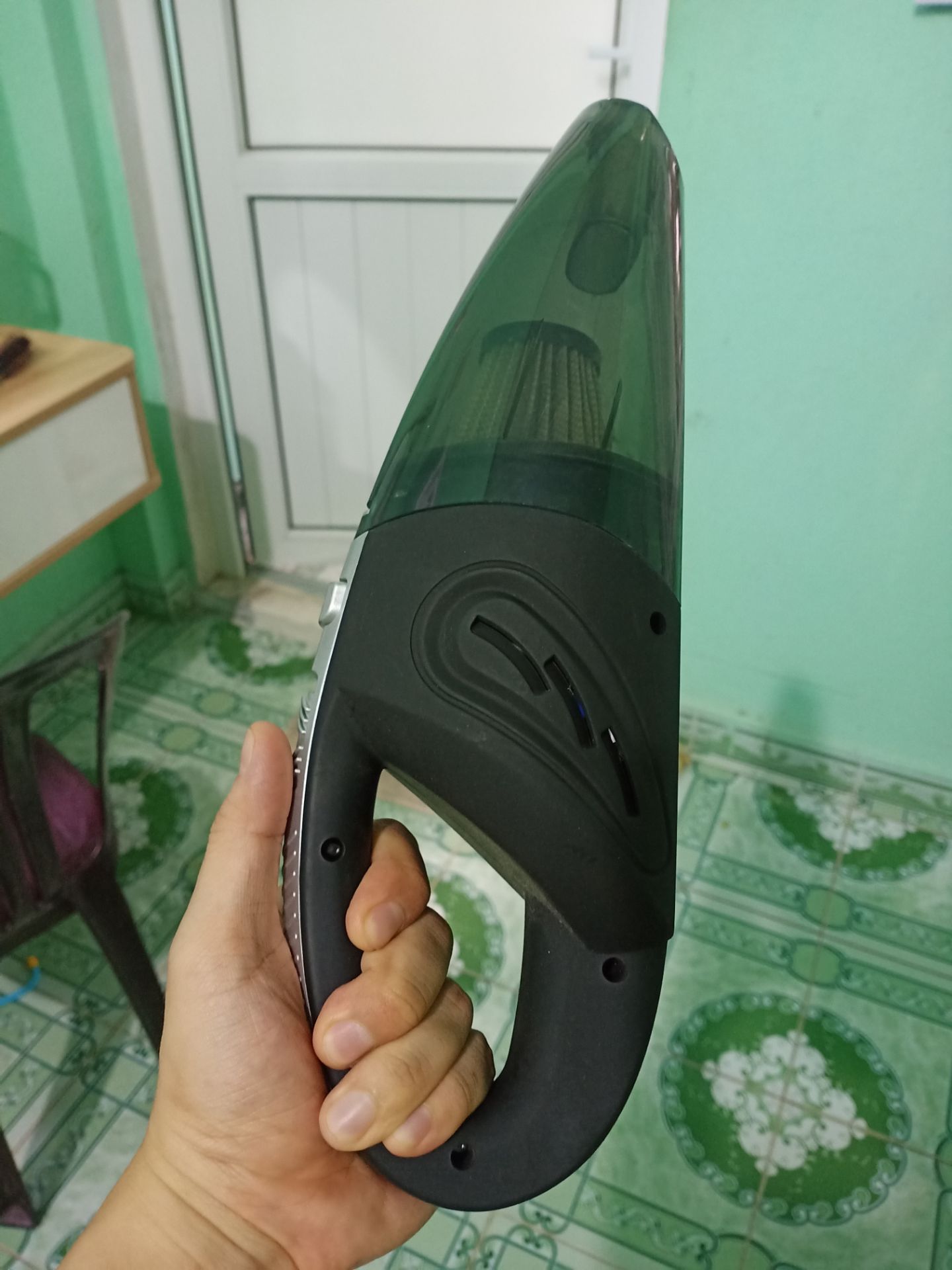 Sản phẩm như hình. Máy hoạt động tốt. Công suất vừa đủ để hút bụi và chất bẩn  thường thấy trên ô tô. Pin sạc xong dùng khá lâu mới phải sạc lại.