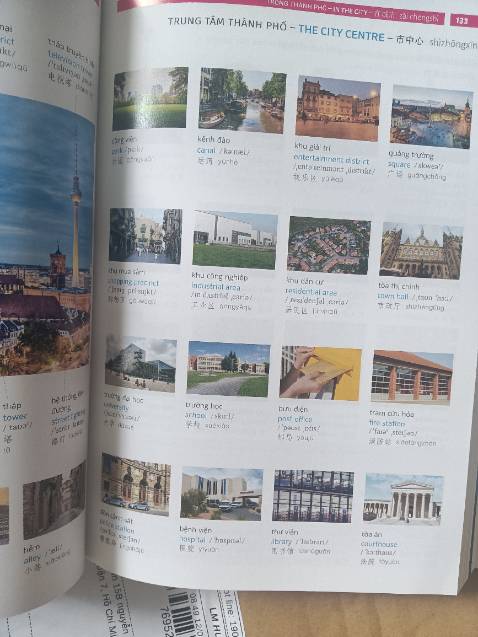 Nội dung phong phú. In đẹp. Hình ảnh phải nói là xuất sắc.chỉ có điều sách hơi bé nên chữ nhỏ quá đối với 1 đứa cận như mình 🥲