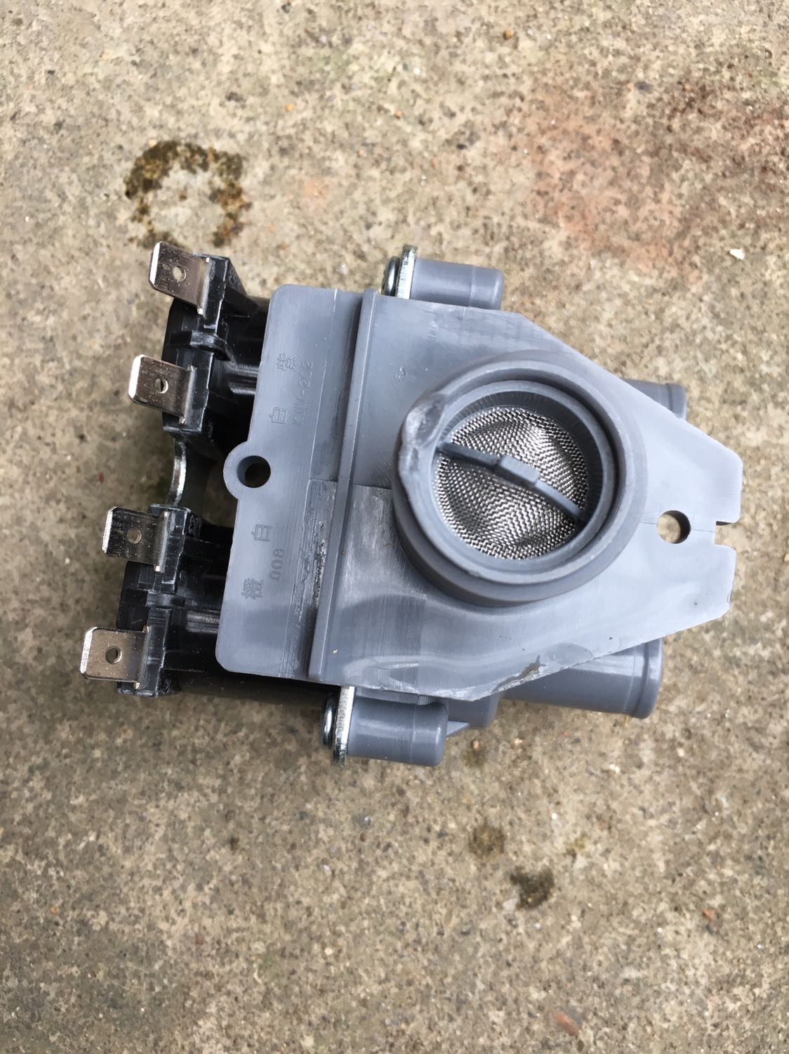 Sản phẩm ko giống với hình đã đăng, bị va đập khi di chuyển. Năm mới nhưng thật sự ko hài lòng với bên bán và bên vận chuyển!