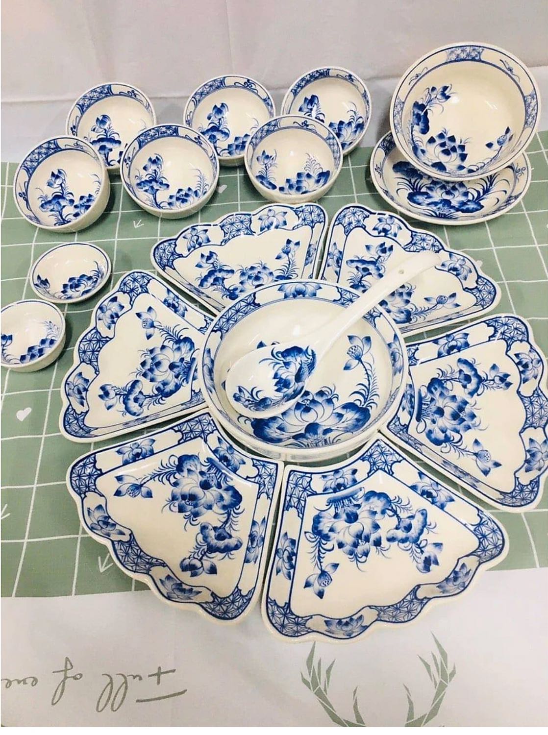 Đóng gói cẩn thận trong thùng xốp, chèn lót rất kỹ. Hàng dầy dặn, chắc chắn