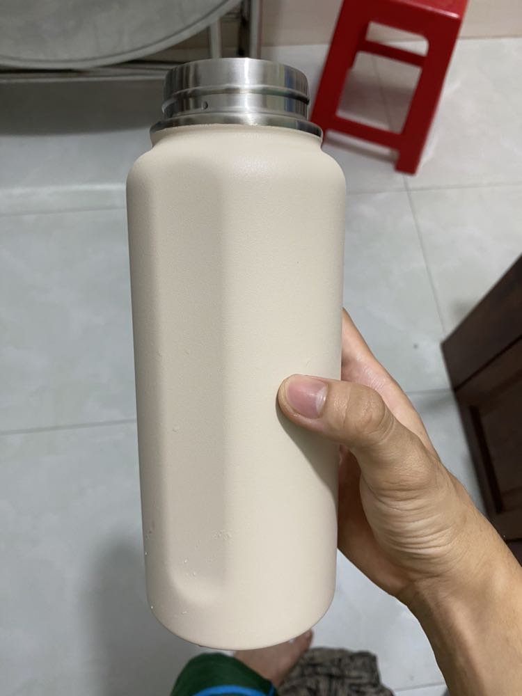 Mình thấy hình dễ vệ sinh, vỏ không trơn, chống trầy trên vỏ tốt
Tóm lại là đáng mua