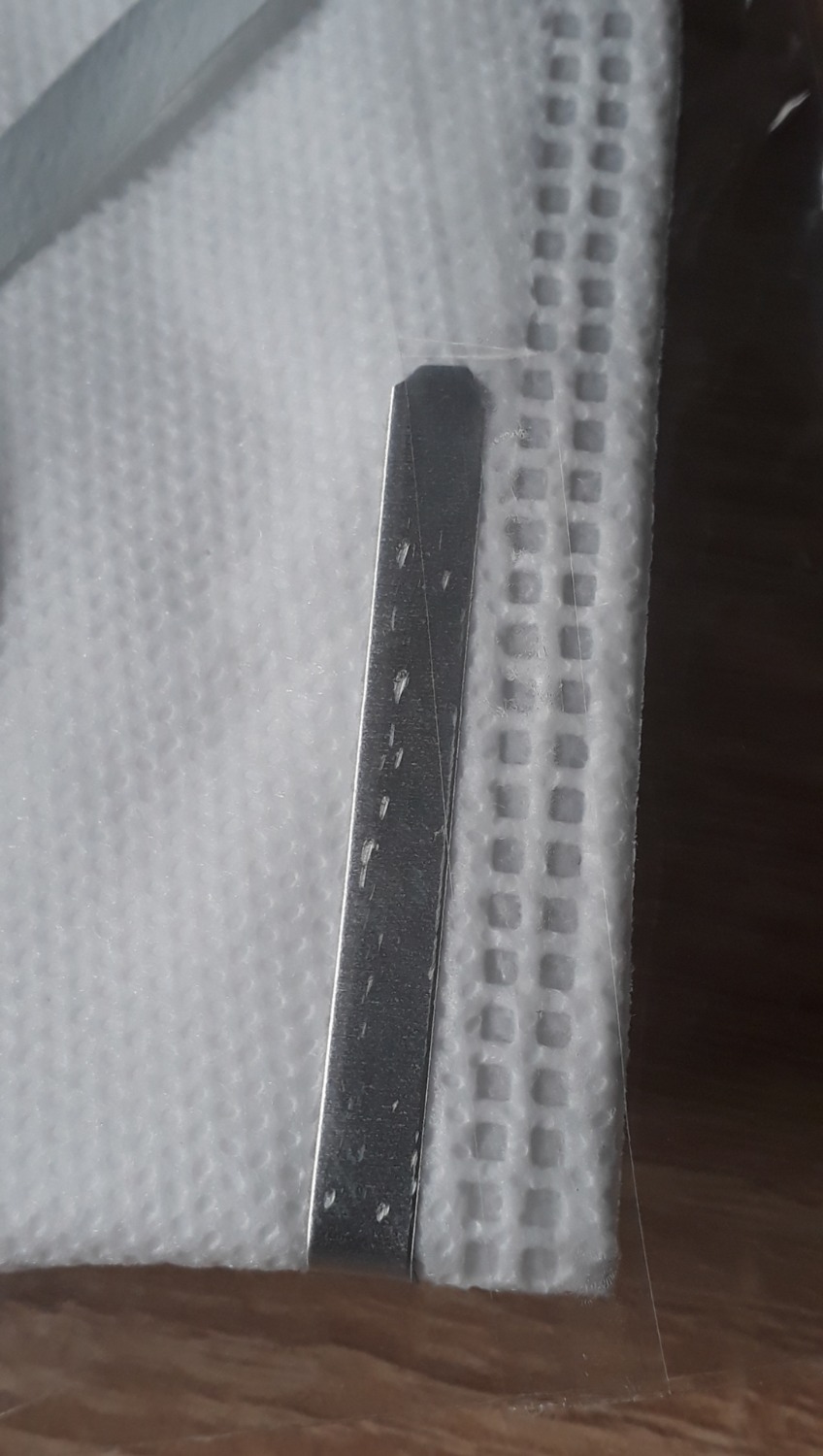 Tiki cho mình hỏi, mới nhận sản phẩm nhưng ko thấy sản phẩm nào có tem LA dán kèm theo.
Và, hầu như các thanh kẹp hơi bị trầy. 
Từng sử dụng 9001V nên mới mua 9001 thấy hơi hơi nên so bì một chút!
Thanks Tiki!