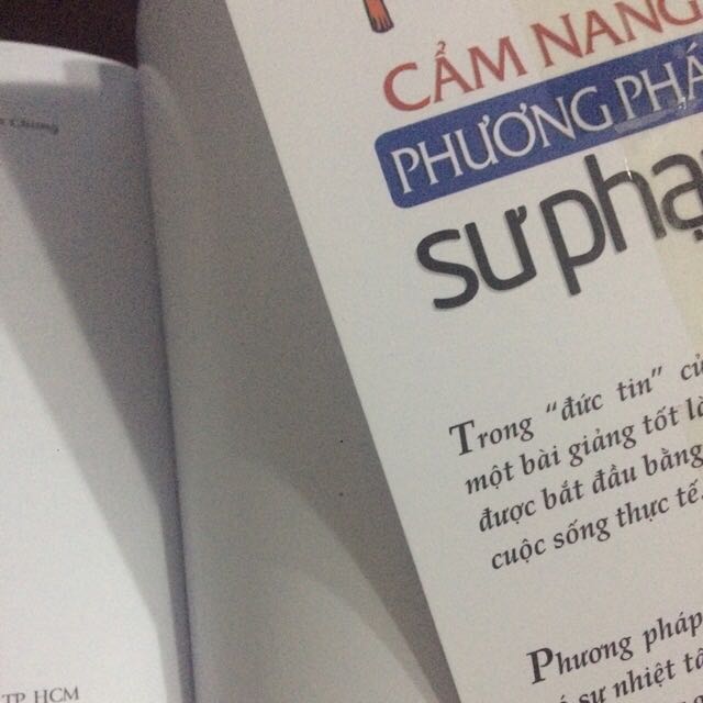Giao hàng siêu nhanh, mình đặt hôm qua nay đã nhận được. Bọc rất kĩ càng, mình chưa đọc được nhiều nên chưa đánh giá được nội dung kĩ nhưng xem qua rất ổn.
