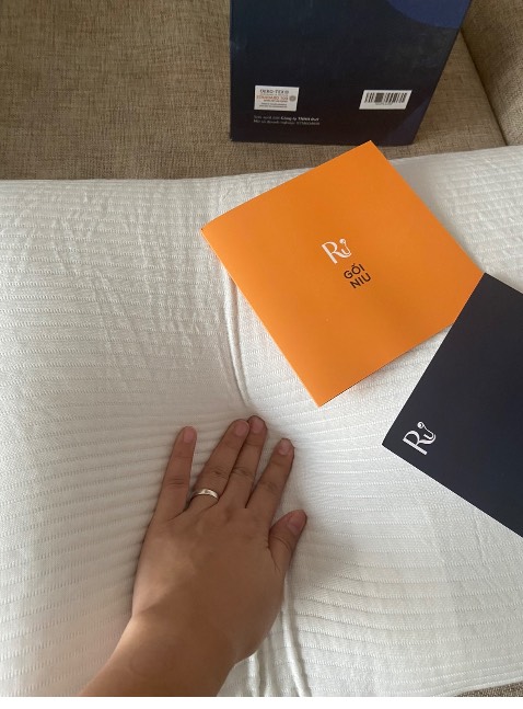 Tuyệt vời 10 điểm, êm, thoải mái. Tuy nhiên do mới nên gối hơi có mùi nhưng được viết rõ trong giấy hướng dẫn. Nhân viên giao hàng rất nhanh, chuyên nghiệp. Yêu ru9!!!