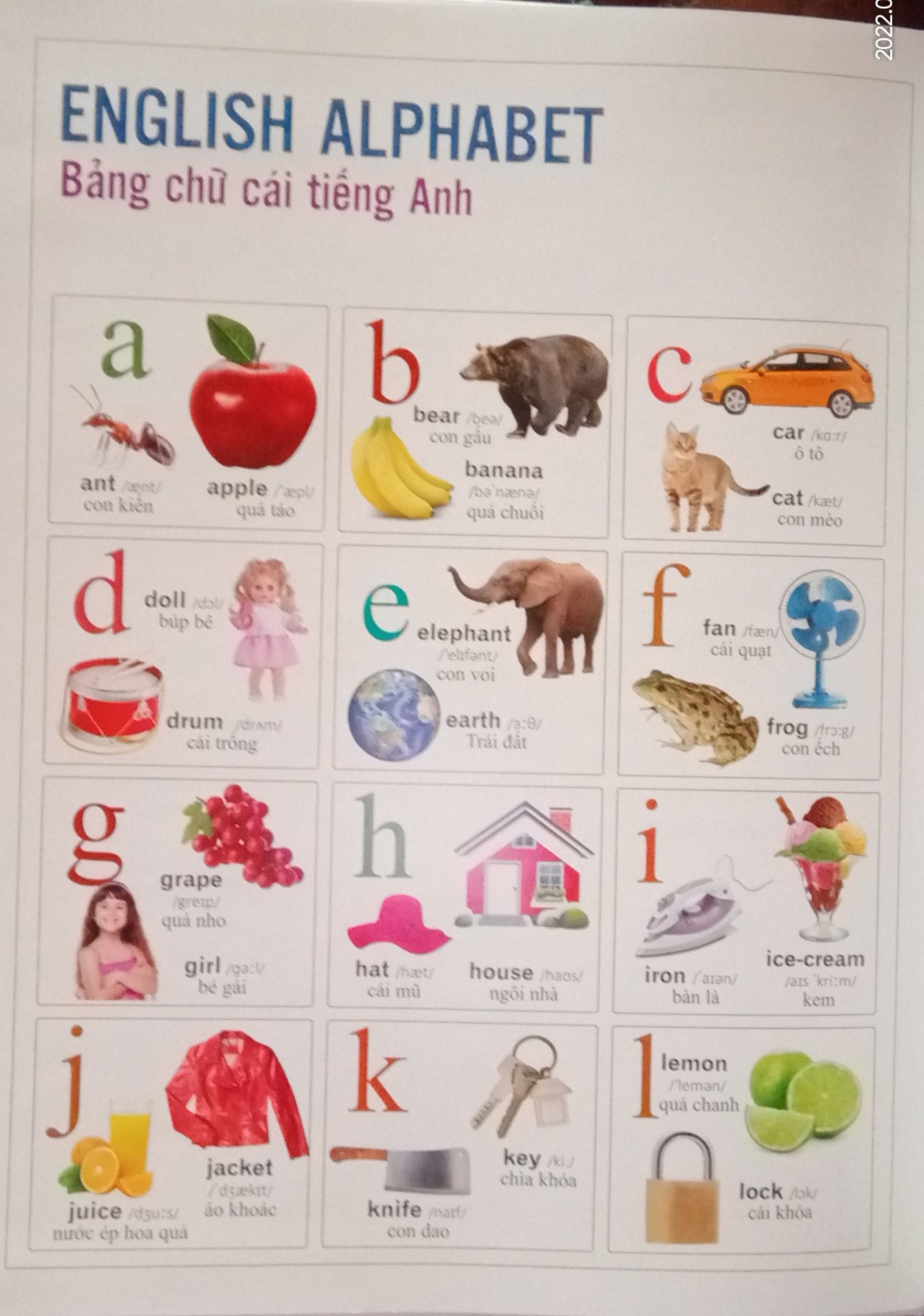 Sách hay, có nhiều chủ đề, còn kèm thêm file nghe nữa. Các bạn nhỏ sẽ dễ tiếp thu hơn vì hình ảnh, sinh động, đa dạng. Mình thấy rất tốt, mọi người có thể tham khảo mua về cho bé đọc.