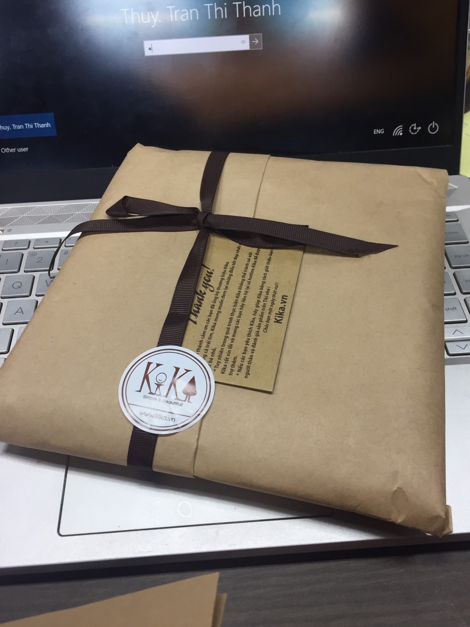 vải đẹp, đường may kỹ. Tôi rất hài lòng về sản phẩm đầm hồng này khi mua cho bé