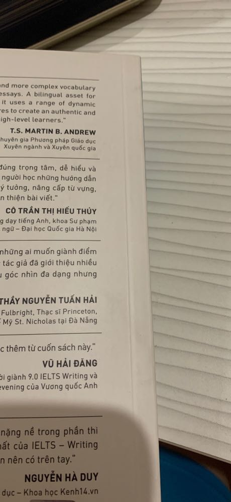 Vận chuyển rất nhanh 
Nhưng có điều là khi gửi về không biết là mình mua sale có phải vậy không nhưng sách rất bẩn và bị va đập vài chỗ 
Mình hơi thất vọng một xíu nhưng bên trong vẫn mới nha