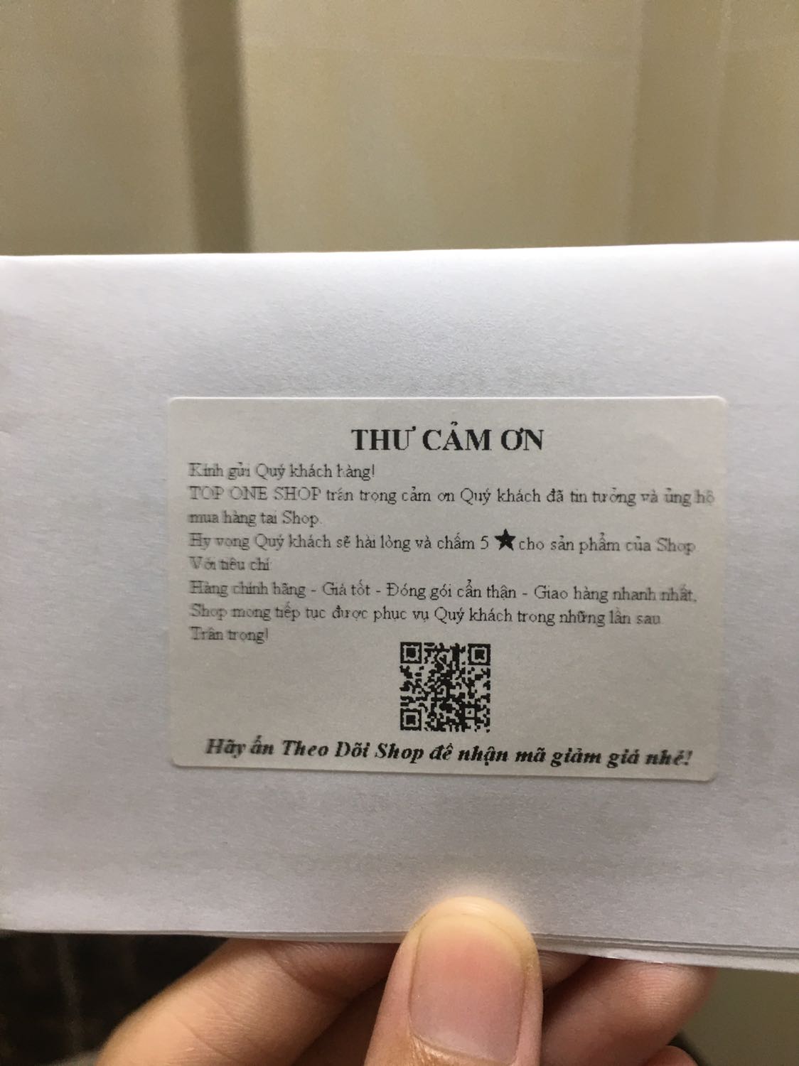 Sản phẩm đóng gói cẩn thận,chất lượng tốt ?, kem đánh răng mùi thơm của bạc hà rất nhẹ và tạo cảm giác mát sau khi đánh răng, cảm giác sạch sẽ sau khi đánh răng, răng mình thuộc dạng răng nhạy cảm đánh bằng kem này k còn hiện tượng của răng nhạy cảm nữa, mình sẽ tin dùng sản phẩm này, giao hàng rất nhanh, a ship rất thân thiện.