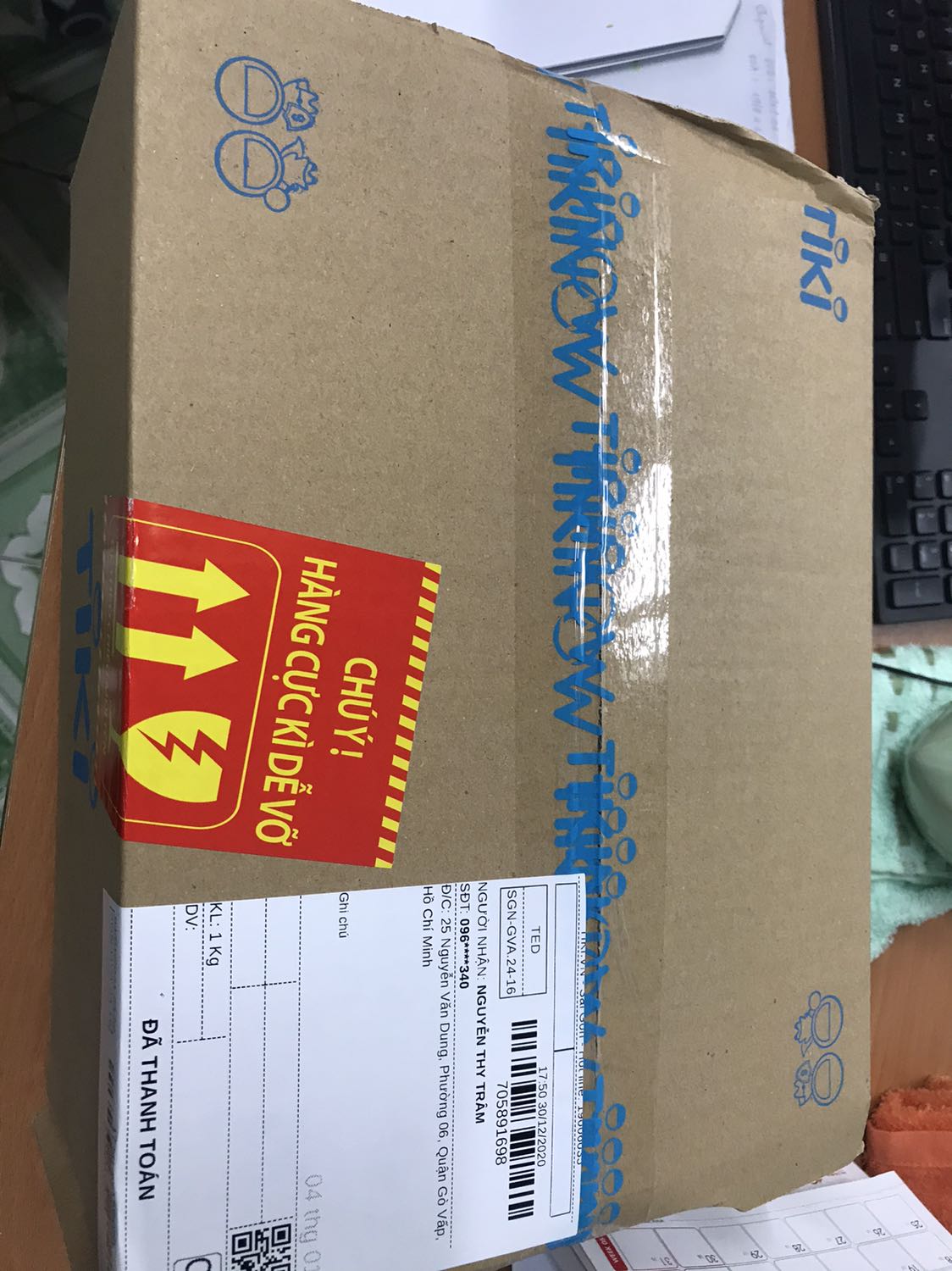 Tiki chưa bao giờ làm mình thất vọng, dự kiến ngày 4/1 mới giao nhưng trưa 31/12 đã giao rồi. Hàng đóng gói cẩn thận. Mình mua đợt sales được giảm quá trời luôn, lại được tặng kèm chai mật ong và muỗng nữa. Thích quá xá luôn. ? Tiki chưa bao giờ làm mình thất vọng, dự kiến ngày 4/1 mới giao nhưng trưa 31/12 đã giao rồi. Hàng đóng gói cẩn thận. Mình mua đợt sales được giảm quá trời luôn, lại được tặng kèm chai mật ong và muỗng nữa. Thích quá xá luôn. ?