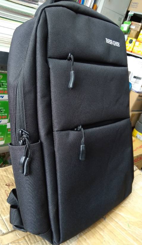 Giao hàng nhanh, vải dày, cứng cáp, đúng kích cỡ.
Chỉ có 1 ngăn chính và 2 ngăn phụ bên ngoài, ai cần nhiều ngăn thì mua mã khác nha !