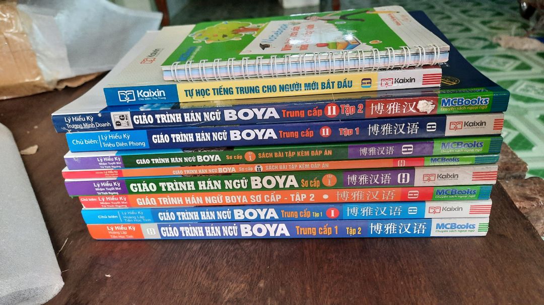 hài lòng về sách mới, nhưng tiki giao hàng lâu, lúc mua tới 785k phải chịu ship 44k(khối lượng có 1kg), đặt mua k ngờ tiền ship tiki mắc quá🥲🥲(phải cân nhắc nhiều lần), tưởng mua combo được miễn ship😑,quá trình theo dõi đơn hàng khá là mơ hồ, cần để rõ là ở khu vực nào, lúc nào cũng là đang trung chuyển, k rõ ràng như bên shop**.