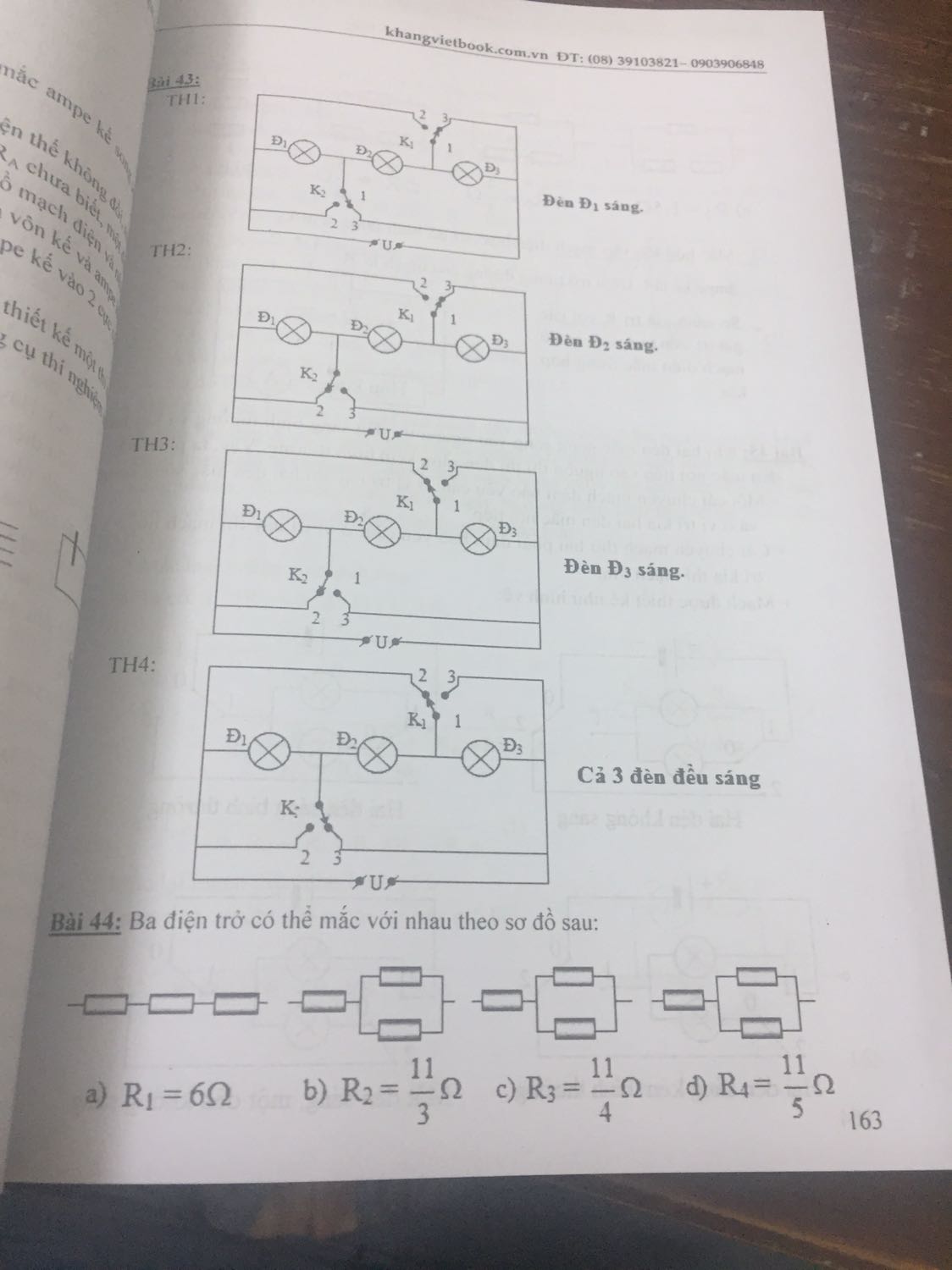 - Tiki giao hàng trong thời gian dự kiến, có bọc bookcare nên sách khi nhận về còn mới, mình cho 5 sao về điều này
- Tuy nhiên, khi cầm quyển sách trên tay, mở ra, giấy mỏng, bản in mờ như photo, sách in để lề dưới quá thấp, sát vào trang in. Bên cạnh đó, có những trang có cả vết ố vàng như ảnh. Dấu phẩy phía trên (ví dụ d') để định dạng khá xấu. Đồng thời, sách không có tem chống hàng giả. Mình mua sách Khang Việt trực tiếp ở cửa hàng sách nhiều rồi đều không thấy có nhưng chất lượng giấy tốt hơn nhiều. Nói chung, có cảm giác cầm phải sách in lậu trên tay!!! Do đó cho 1 sao
- Nói chung, chất lượng bản in và giấy đáng 1 sao, chất lượng đóng gói và giao hàng 5 sao, nên tổng hợp lại mình đánh giá 2 sao, khoing thể hơn được vì hằng ngày cầm sách trên tay thấy không ưng ý gì cả!!!