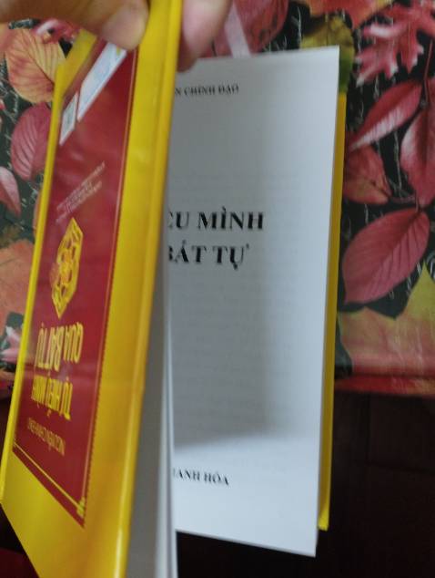 Bìa bị ngược nên hơi thất vọng, tiki có đổi hàng được không?
