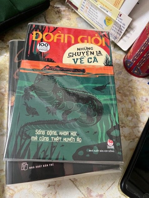 Shop đóng gói cẩn thận và giao nhanh. Giá tốt, có bookcare nữa.