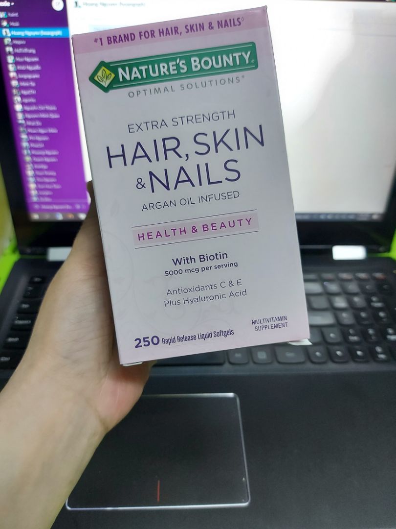 Tóc mình mỏng, móng mình yếu nên mình mua lọ này uống thử xem sao. shop gói hàng kỹ và giao nhanh, uy tín!