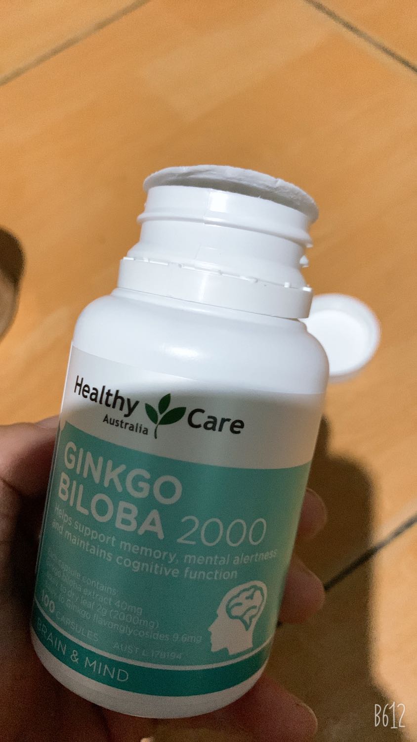 Tiki giao hàng đúng ngày, a shipper vui vẻ nhiệt tình. Đây là hộp thứ hai mình đặt, lần này đặt còn có quà tặng, cảm ơn shop nhé. khi mở nắp hộp thuốc thì lớp seal bên trong đã bung ra rồi.