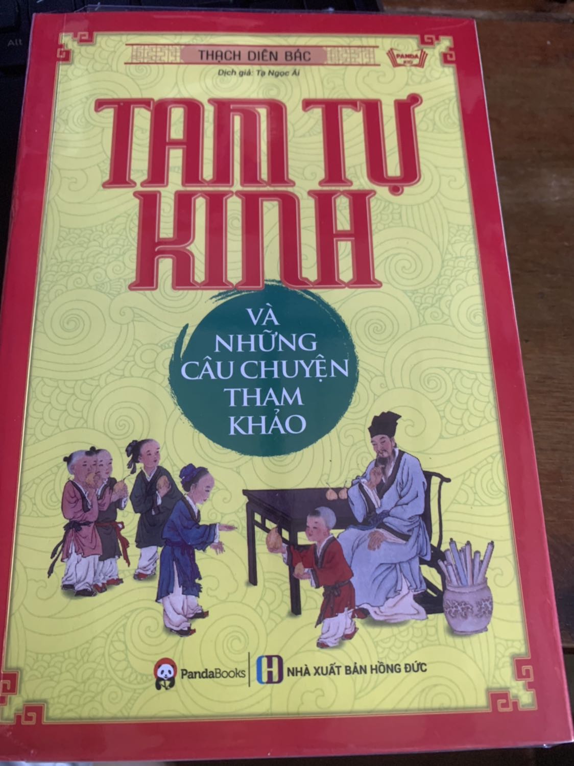 Giao hàng rất nhanh, sách được bọc lại kĩ, không bị hư hỏng hay móp méo. Nội dung rất hữu ích, có cả phần chữ Hán, câu chuyện được kể chi tiết. Sẽ ủng hộ shop nhiều hơn.