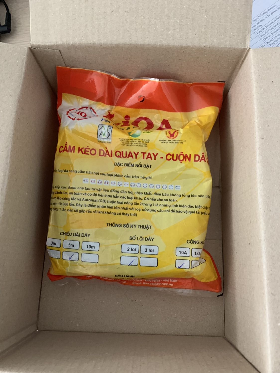 Dây to, khả năng chịu tải tốt
Xoắn dây ra vào đều khá nhẹ nhàng! 
Khe cắm đủ rộng cho các giắc cắm to 3 chân cùng lúc!