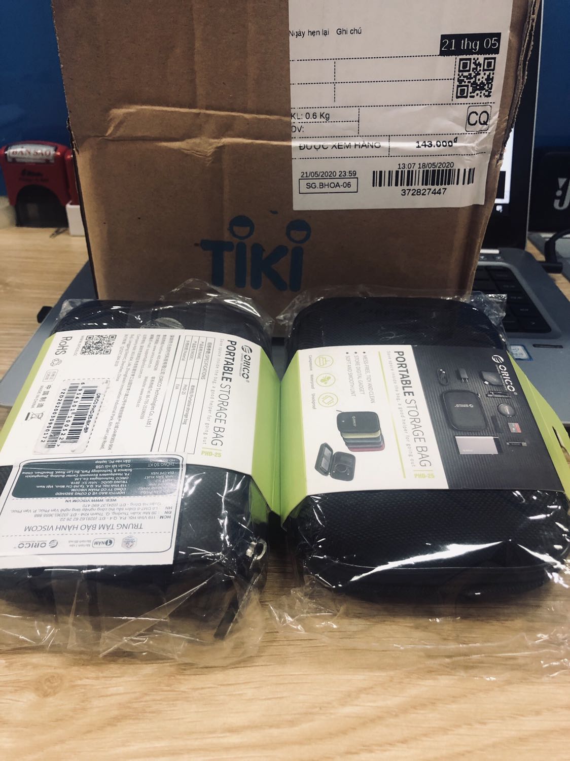 Sản phẩm đẹp, chắc chắn, còn nguyên seal. Giá mà dài thêm 1cm thì để thoải mái pin dự phòng 10000 mAh của Xiaomi (giờ phải cố nhét cục pin), không bị biến dạng, dây kéo tốt, có thể đựng ổ cứng di động và nhiều vật dụng nhỏ khác như cáp sạc, usb, cục sạc... Chất lượng trong tầm giá. Tiki giao hàng sớm hơn dự kiến nhưng đóng hộp quá to mà không có biện pháp chống shock.