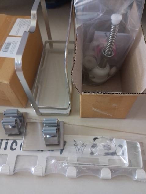 Sản phẩm cứng cáp dán tường gạch men khá chắc chắn, shop đóng gói hàng cận thận. Sản phẩm cứng cáp dán tường gạch men khá chắc chắn, shop đóng gói hàng cận thận.