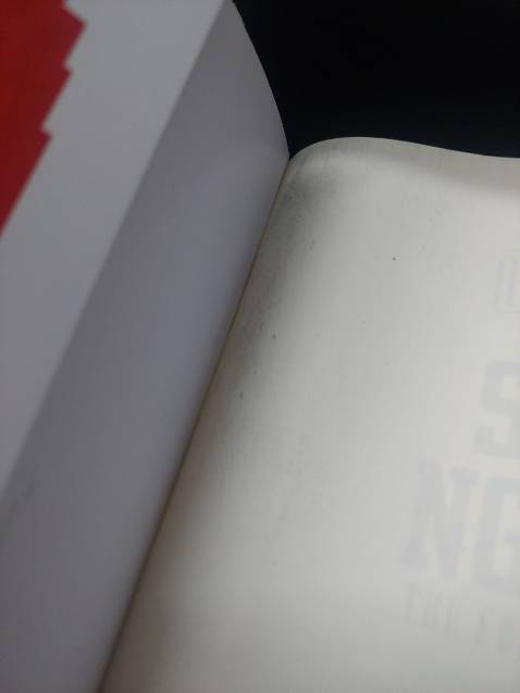 Sách bị bẩn ở trang sau bìa sách