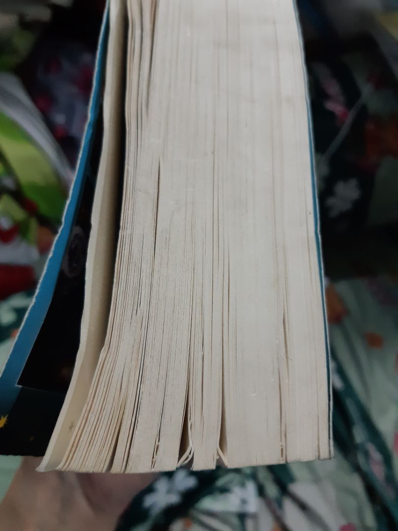 Sách  giảm  giá  rẻ  nhưng  bị  đen,  gấp  mép góc,  và  bìa  nhăn nhúm và  gãy  gập.  Làm  mất  giá  trị  cuốn  sách.  Tiki làm mình  cảm  thấy  do dự  khi đặt mua những  đơn  hàng  sâu. Không phải  ai  cũng  có  thời  gian để đòi  đổi  sách  tới  lui đâu