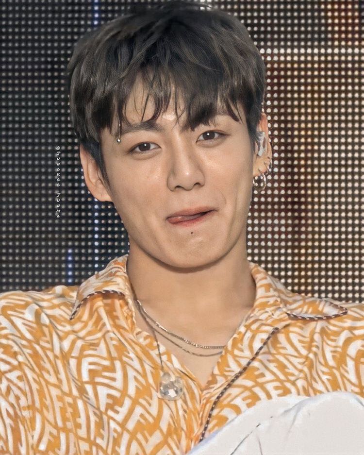 Năm ấy: "Tôi đã tìm thấy người phụ nữ để chăm sóc hết cuộc đời mình. Tôi sắp kết hôn nên tôi mong sẽ nhận được sự ủng hộ".


Thế giới này sẽ thật mỹ miều nếu như em giữ mình đừng nghĩ nhiều.