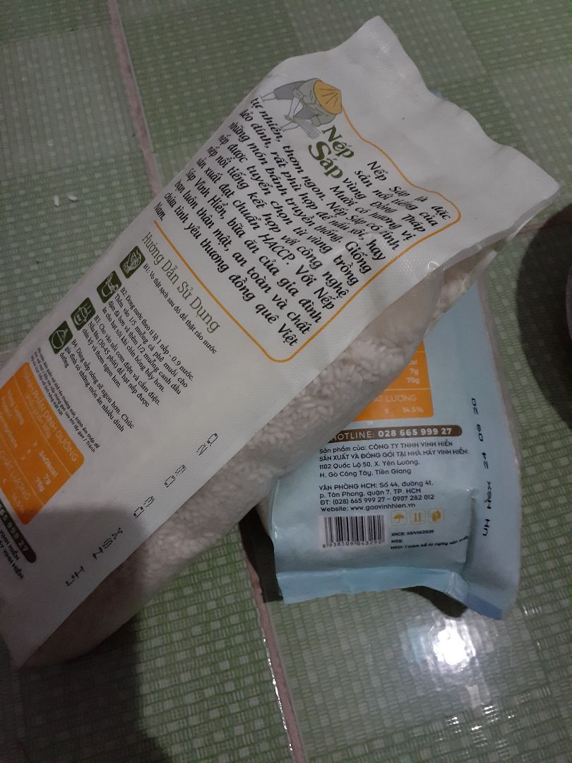 Nếp bị mốc, túi nếp rất cũ, mùi mốc rõ rệt, nsx từ tháng 9/2020, hạt nếp chuyển sang màu xám và có kiến trong túi nếp, lần đầu tiên mua hàng mà bị như vậy, thật sự thất vọng.