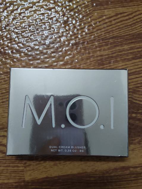 Hinh thức đẹp. Kem dễ tán.