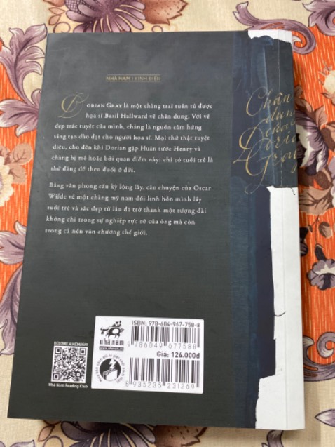 Sách đóng gói cẩn thận , vận chuyển nhanh chóng , giá giảm sâu nêu mình cũng vui , nội dụng sách hay cực , plot twist ghê lắm, khuyến khích đọc ạ