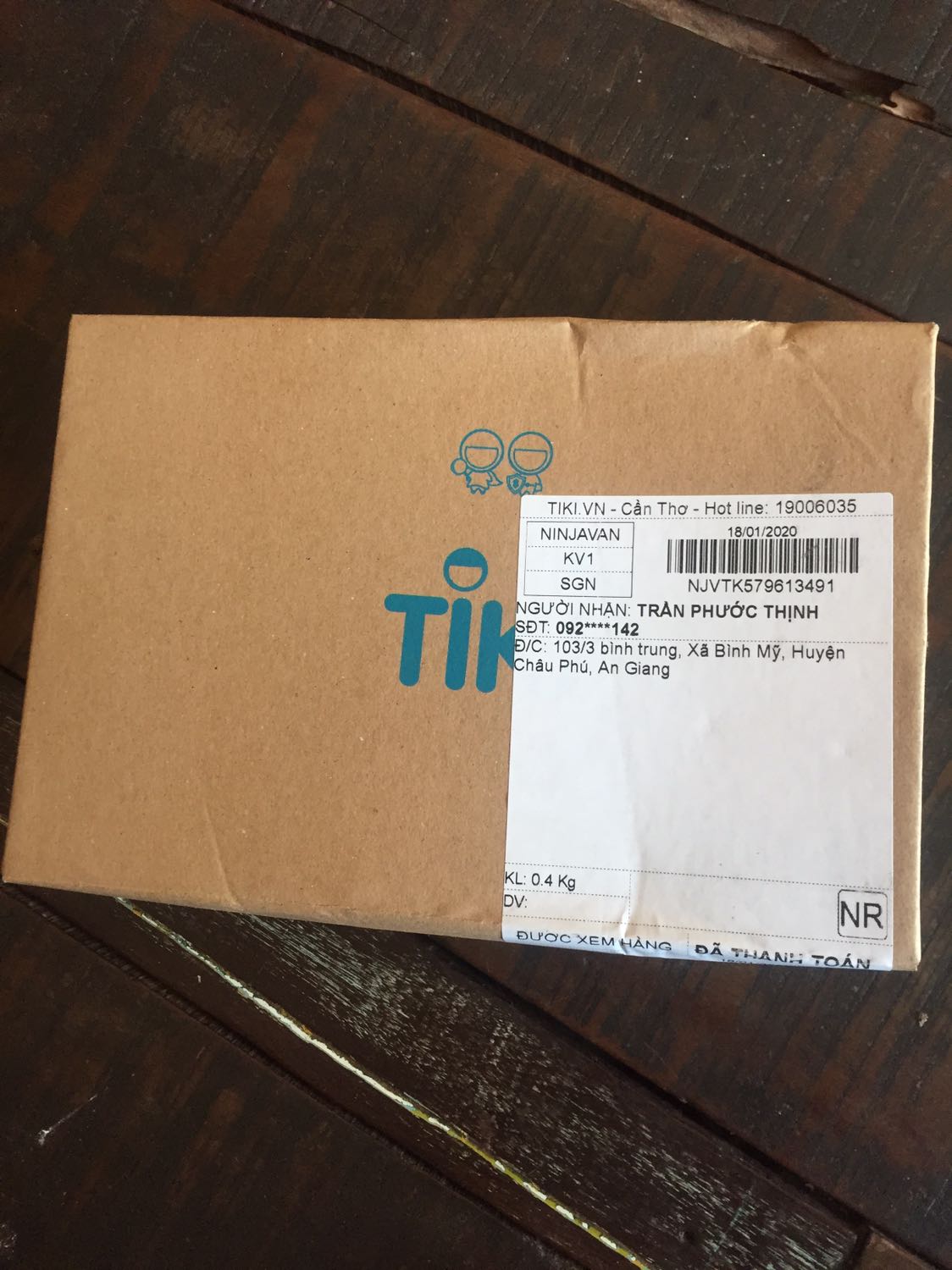 Sách giao cực kỳ nhanh. Mới đặt ngày hôm qua thì sáng nay đã có hàng. Cực kỳ hài lòng. Anh giao hàng thân thiện. Giao luôn cả ngày chủ nhật :v ND sách thì cực kỳ hay. Sẽ ủng hộ tiki dài dài. Sách gói bao đẹp kỹ càng còn nguyên bao bên trong... very good