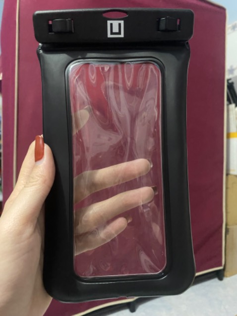 Hàng hịn, giao nhanh, đã mang đi bơi k bị vô nước, thiết kế đẹp dễ sử dụng, dây chắc chắn