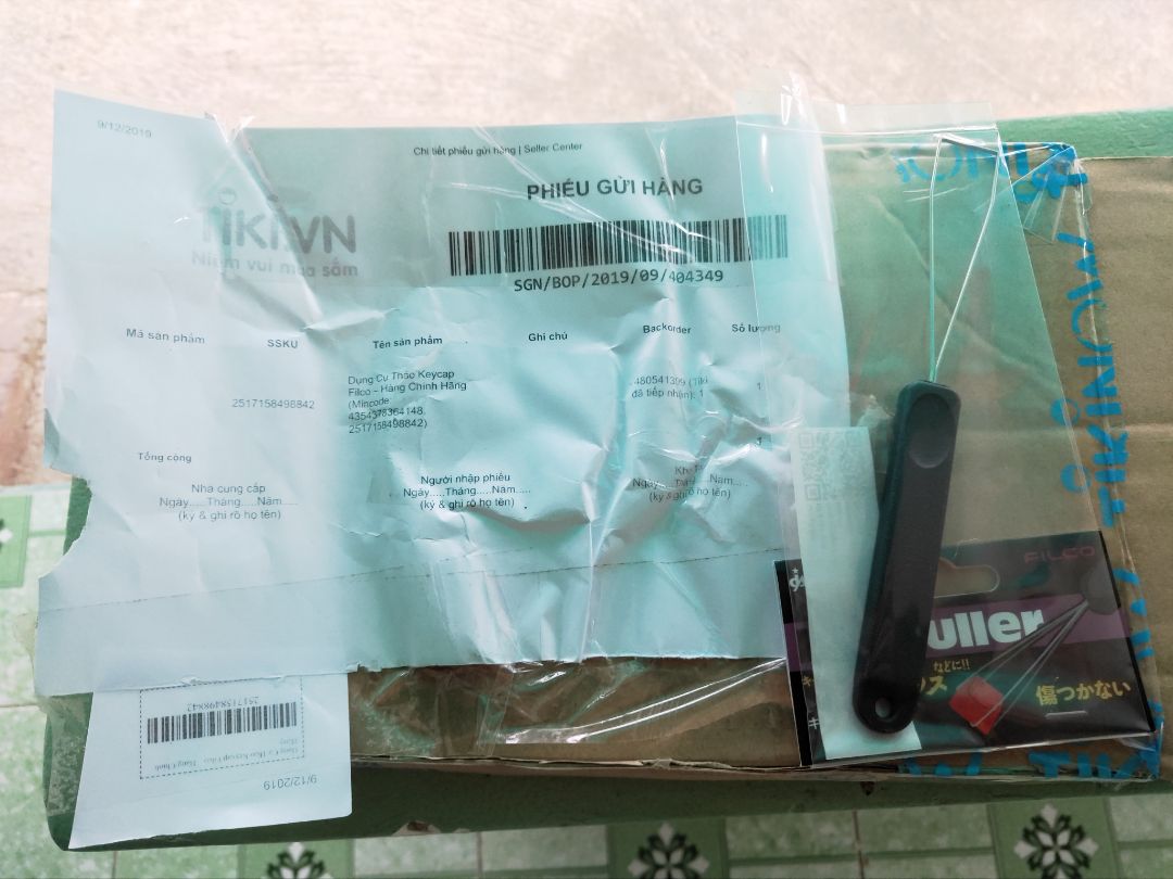 Đặt mua hôm 11/9 đến 13/9 đã nhận được hàng, tiki đóng gói cẩn thận. Keycap puller này đầu bằng kim loại nên dễ tháo phím hơn đầu nhựa. Thời gian tháo hết 104 phím mất tầm 15p nhanh hơn mấy loại keycap puller bằng nhựa. Cho tiki 5 sao luôn. Sẽ tiếp tục ủng hộ tiki.