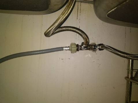 - Phù hợp cho Gia đình 3-4 người, Mình 1 ngày rửa 1 lần cũng tạm đủ với lượng chén vừa phải.
- Chọn chế độ Quick trong 30 phút để tiết kiệm điện, sau đó lấy úp ra ngoài cho khô ráo vì bên trong máy vẫn còn ướt.
- Mình nghĩ nếu ai muốn cho đồ khô hơn thì phải mua thêm Nước trợ xả nhé, vì hiện tại mình có chọn thử chế độ Glass Care và ko có nước trợ xả thì nước vẫn còn đọng lại trên rãnh chén.