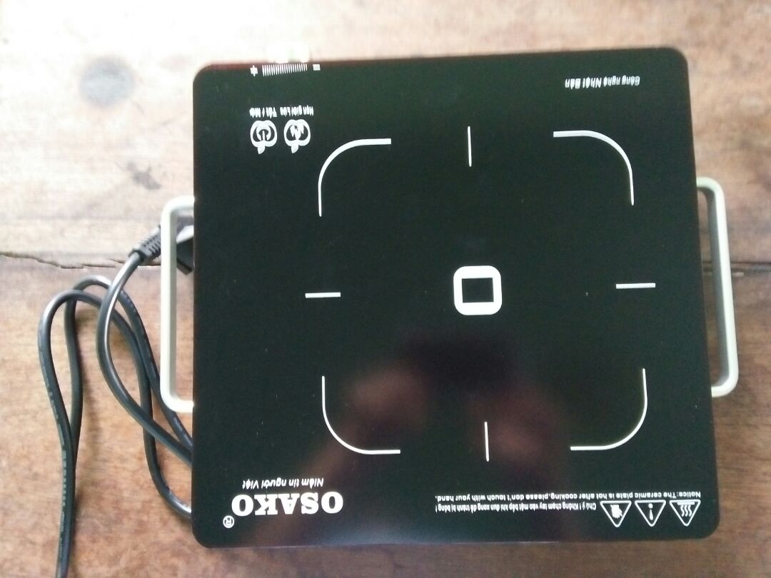 Giao hàng nhanh bếp nấu xong tắt rồi mà vẫn kêu mãi mới. chạy hơi ồn bếp dùng nâu dài thì chưa biết có bền ko giờ thì OK cho xốp 5 sao. nhưng ghét nhất là mua hàng ở tiki. không có ***. để gọi tư vấn. nhắn tin thì không thèm trả lời. mua bán kiểu này rất bất bình Giao hàng nhanh bếp nấu xong tắt rồi mà vẫn kêu mãi mới. chạy hơi ồn bếp dùng nâu dài thì chưa biết có bền ko giờ thì OK cho xốp 5 sao. nhưng ghét nhất là mua hàng ở tiki. không có ***. để gọi tư vấn. nhắn tin thì không thèm trả lời. mua bán kiểu này rất bất bình