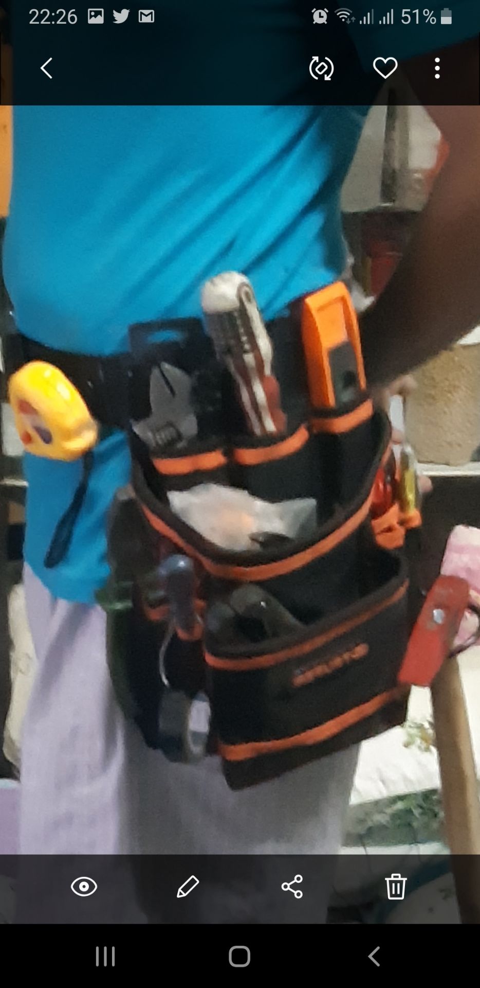 - Hàng giao nhanh, 2 ngày là có. 
- Giá 257k đắt hơn chỗ khác chỉ có khoảng 230k thôi.
- Túi nhìn rất chất lượng so với giá tiền. Dây đeo to bản, rất chắc chắn. Các túi nhỏ và túi lớn rất phù hợp với mình. Thiếu đây đeo băng keo điện, gọng treo búa hơi to. Nếu dùng búa nhỏ thì có thể búa bị rơi xuống đất. Trọng lượng túi khoảng 650-700g

Nói chung shop giao hàng nhanh, đóng gói cẩn thận. Sản phẩm đáng mua nhất so với các túi cùng dòng như ASAKI, SATA, ...