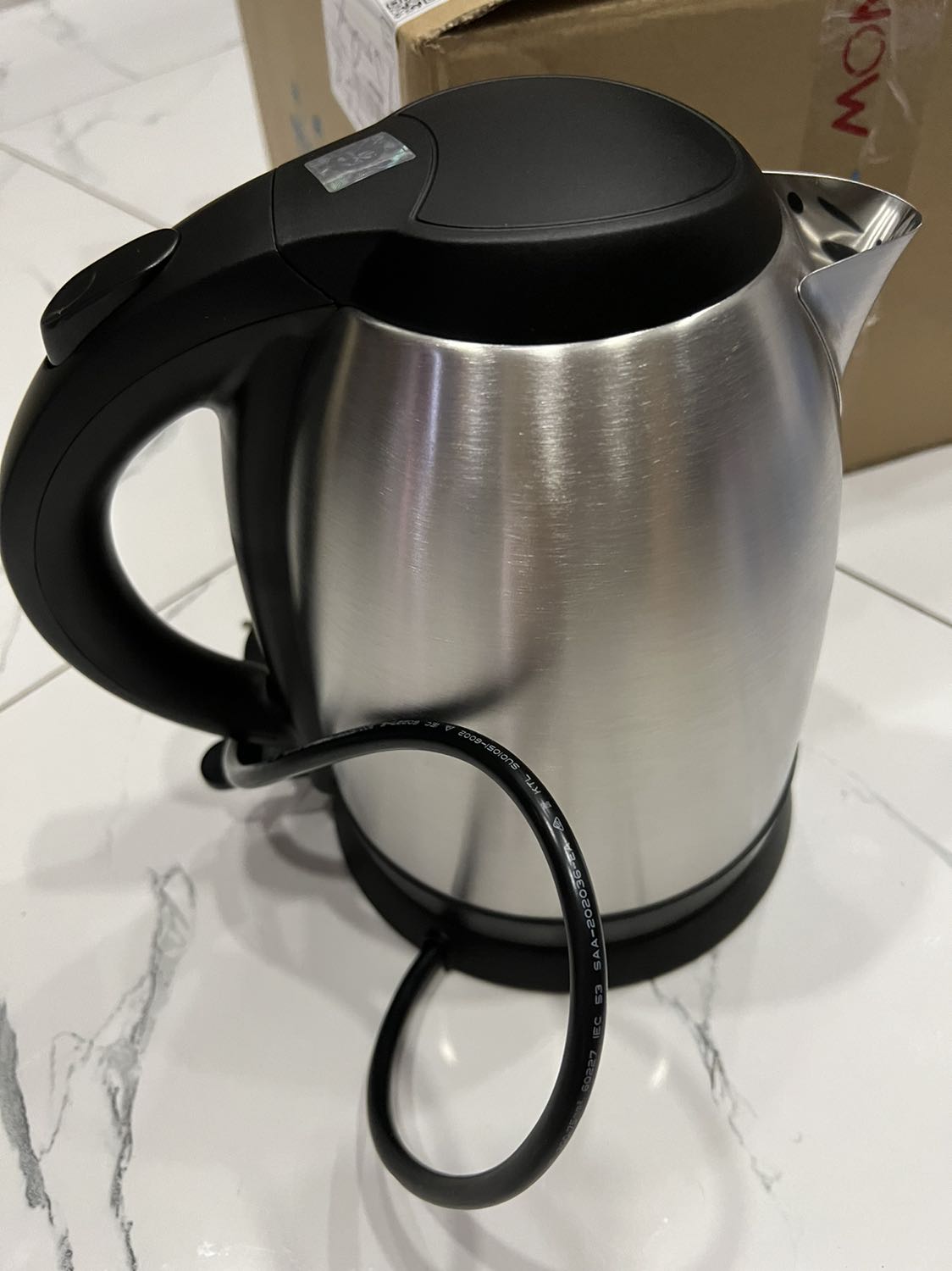 Ấm nước đã xài mấy ngày thấy rất ổn, đồ gia dụng nhà mình toàn xài Philip, riêng ấm nước xài hãng khác năm nào cũng hư nên quyết định mua Philip xài thử xem sao, mong bền lâu :))