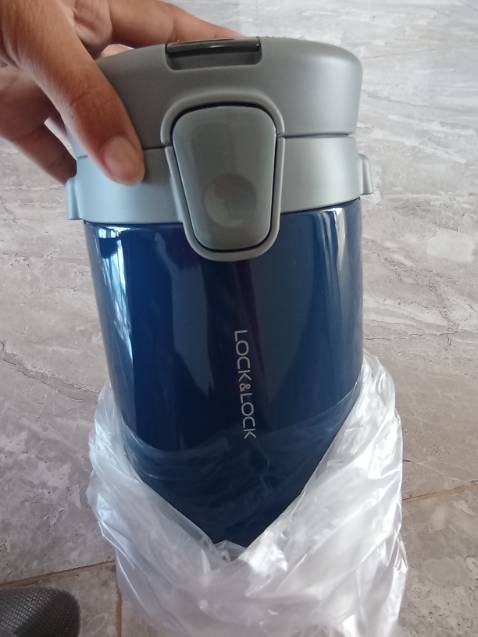 Phân loại sản phẩm ( màu xanh).
Giao hàng nhanh, đặt tối 26/1 mà trưa 28/1 đã giao( lịch dự kiến giao hàng là 7/2- sau tết). 
Đóng gói sản chẩm chắc, đủ và giống như hình.
Độ giữ nhiệt thì để tối về bỏ thử cơm cảnh vô rồi cũng cấp thông tin tiếp. 
Tuy nhiên Lock&Lock thì cũng yên tâm về chất lượng