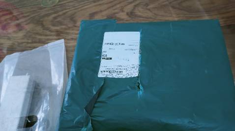 Màu siêu đẹp luôn á mn , cái hộp màu nó sang dễ sợ luôn nhìn sướng mắt lắm luôn ý, bọc hàng lớp thứ 1 bị rách, may còn lớp 2, 3 nữa. Giao hàng thân thiện mỗi tội hay thối nhầm thuii, giao khá nhanh. Giờ tôi hiểu tại sao hộp màu chì thoii mà giá 200 cành r đó