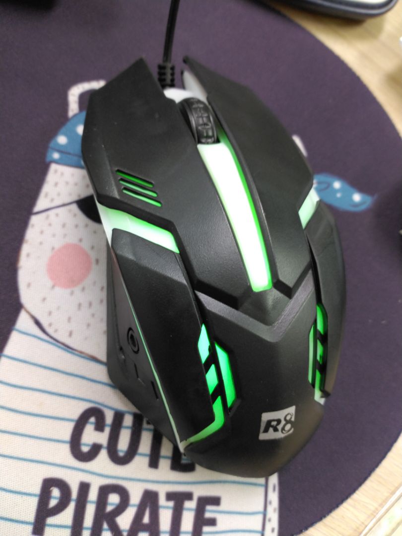 đặt hàng từ 12/8 đến ngày 6/10 mới nhận được hàng, mặc dù dịch nhưng tiki giao hàng kì này hơi lâu. Chuột giá rẻ , nhìn rất đã vì chuột có thể chuyển nhiều màu, lâu dài thì ko biết nhưng hiện tại dùng rất ok hợp lý với giá tiền.