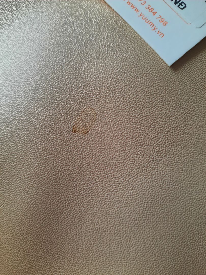 túi đẹp xinh xắn nhưng có vài vết dơ