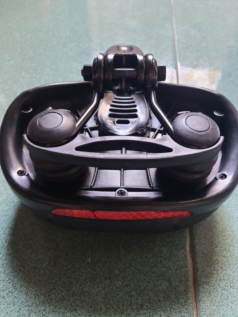 Mẫu mã đẹp, chất lượng, khuyến khích tất cả mọi người đi xe đạp nên mua để sử dụng. 10 điểm + 5 sao cho shop và tiki