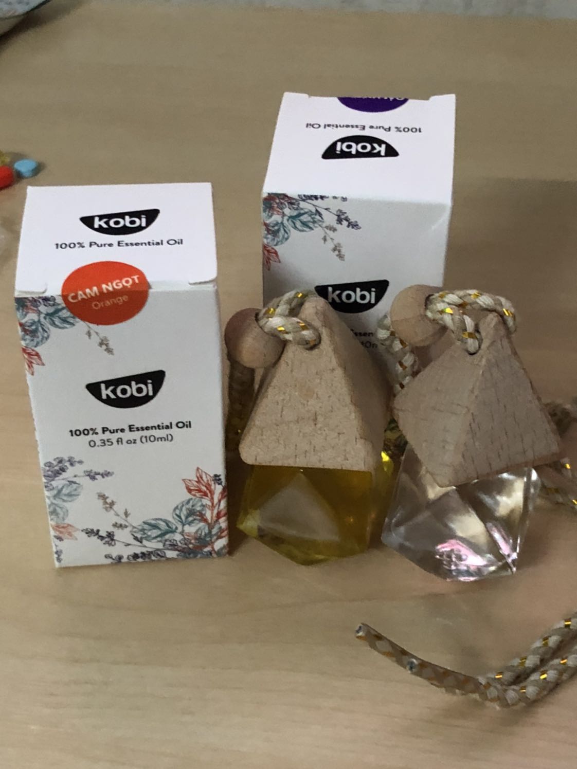 Tôi đã xài qua nhiều loại tinh dầu nhưng với tinh dầu Kobi thì thật sự hài lòng, rất thơm và thư giãn. Khử đc mùi hôi trong xe. Rất đáng tiền. TiKi đóng gói cẩn thận nhưng giao hàng hơi chậm