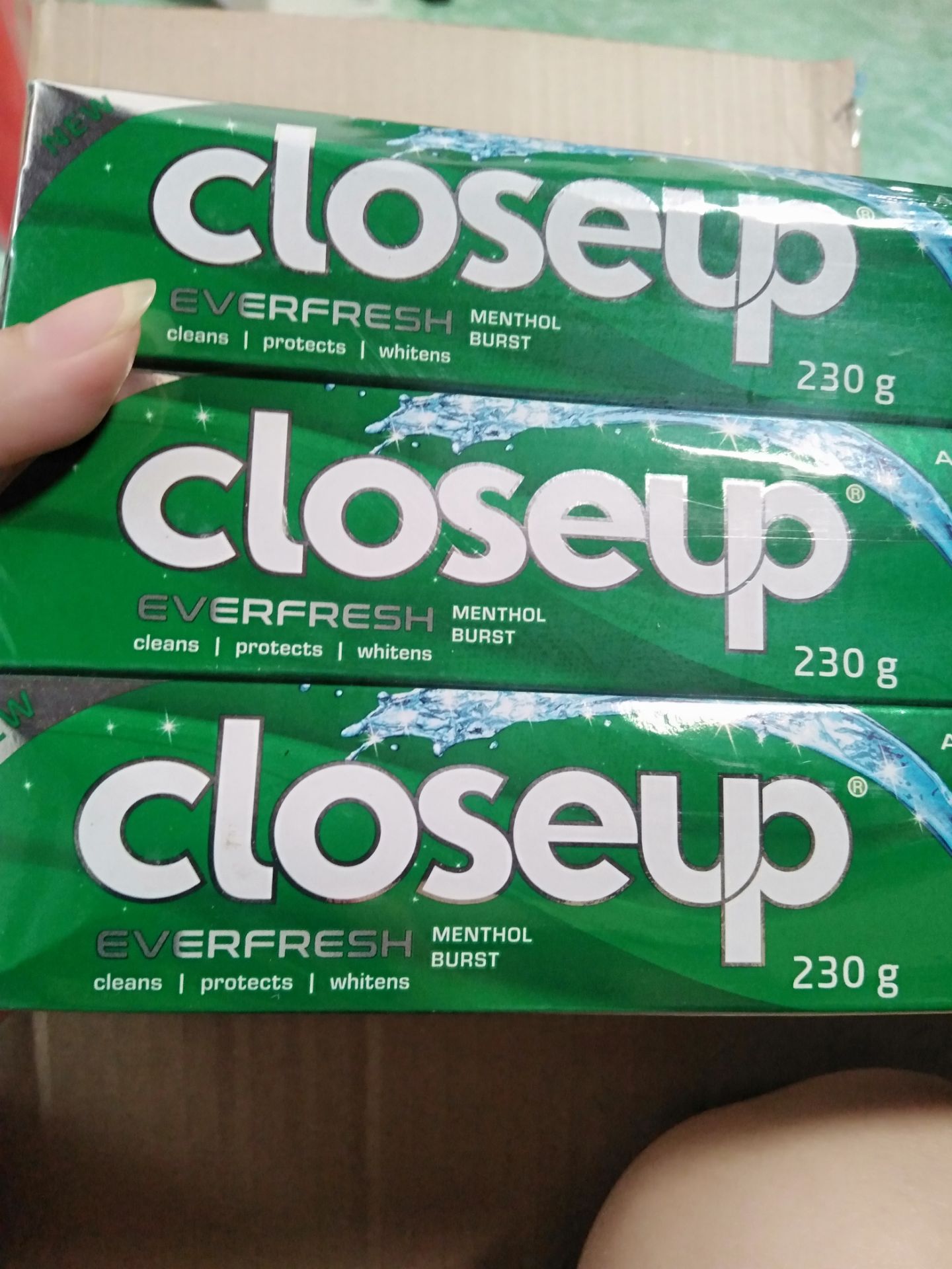 Giao nhanh, chất kem hơi lỏng,mà sao mình thấy đánh không được sạch lắm nhỉ