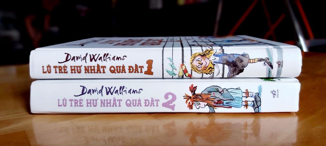 Sách vô cùng hài hước, hình minh họa ngộ nghĩnh, tác giả sử dụng nhiều từ tượng thanh khá đặc biệt. Các bạn nhỏ rất thích. Mình khá hài lòng với bản dịch này của Nhã Nam. Chất lượng 👍
Dịch vụ Tiki tốt, tiện ích. Sách vô cùng hài hước, hình minh họa ngộ nghĩnh, tác giả sử dụng nhiều từ tượng thanh khá đặc biệt. Các bạn nhỏ rất thích. Mình khá hài lòng với bản dịch này của Nhã Nam. Chất lượng 👍
Dịch vụ Tiki tốt, tiện ích.