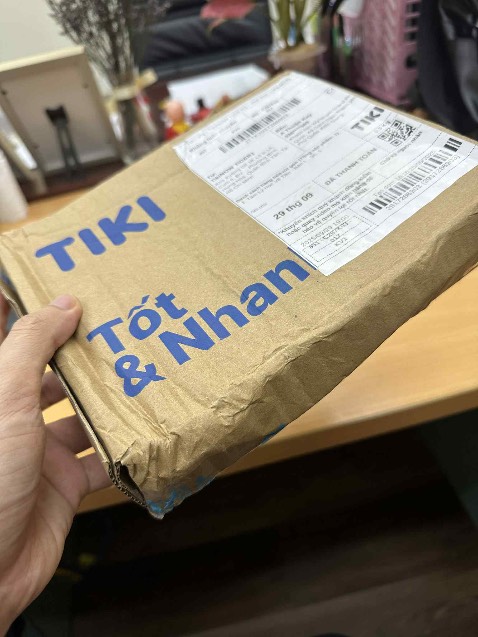 Đơn vị gửi sản phẩm bị hư, không trân trọng sách và khách hàng! Sách như này thì sao đọc! Yêu cầu đổi hàng!