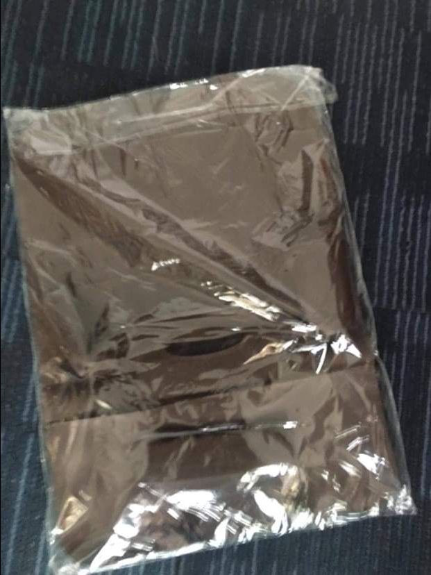 Nhận được hàng vài bữa rồi giờ mới có thời gian đánh giá cho shop. Mình đổi màu nhưng shop vẫn vui vẻ đồng ý :3 chất lượng da của sản phẩm ổn, không có mùi hôi nồng. Túi dễ lắp lên ghế và dễ dàng cố định chắc chắn, túi chông được nước mà ngăn điện thoại hơi nhỏ nên mình không để được.