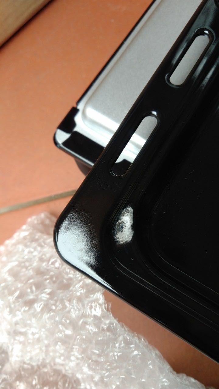 Khay nướng bị trầy xước