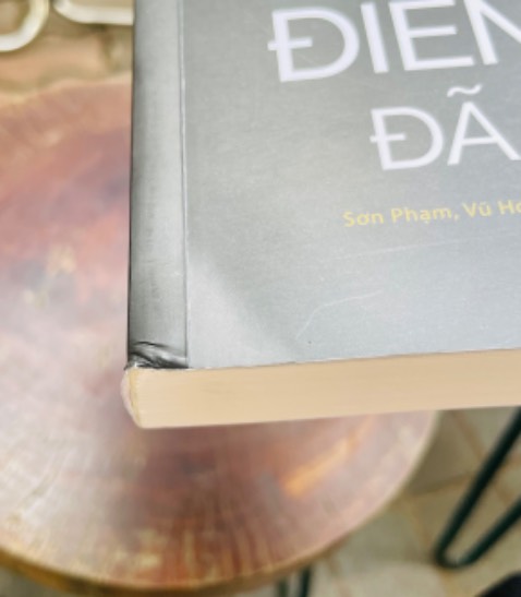 Giao hàng thì nhanh nhưng bên trong không gói cẩn thận! Sách mới đã hỏng gáy sách.